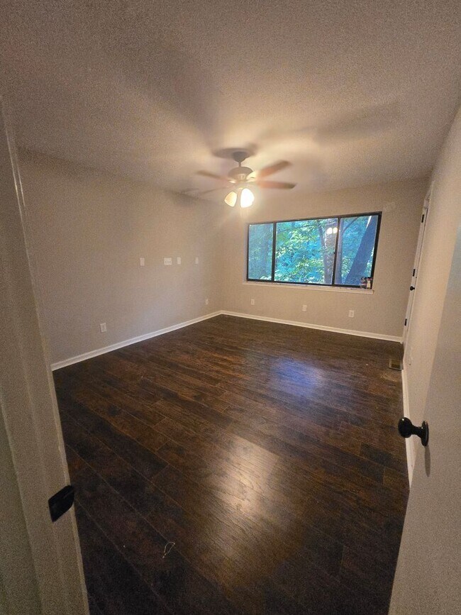 Building Photo - 1569 Colony Park Dr