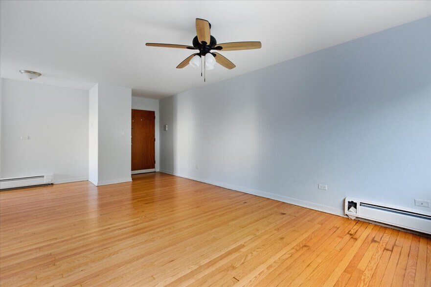 Building Photo - 6719 N Hermitage Ave