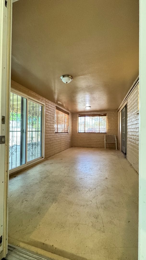 Building Photo - Eastside (Kolb and Stella) 5 bedroom house...