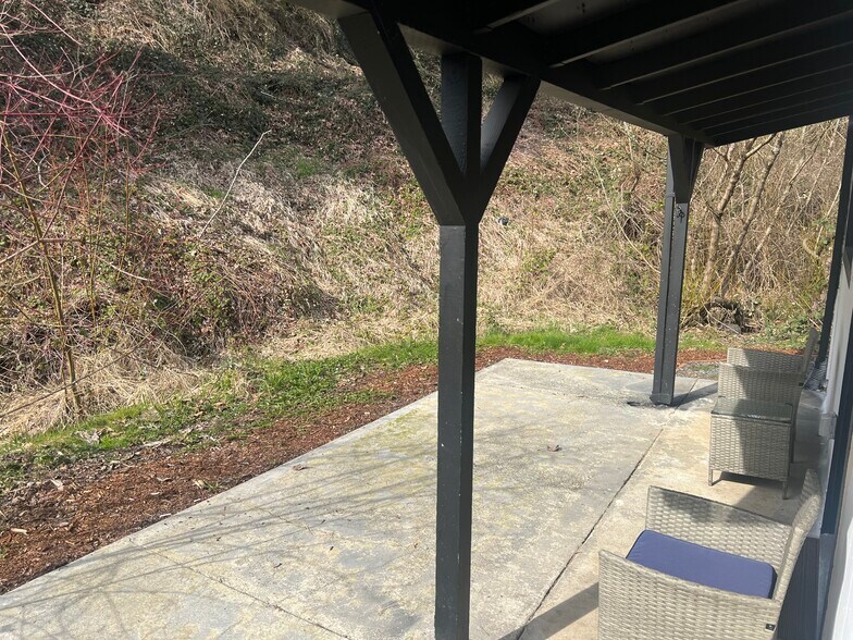 Building Photo - 614 4th St