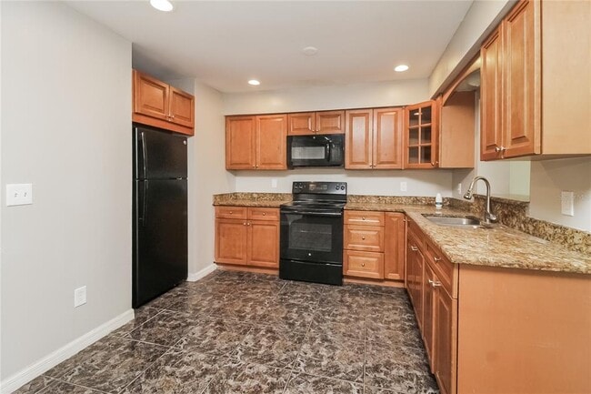 Building Photo - 125 Yale Dr