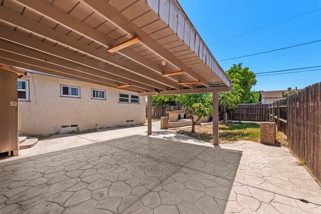 Building Photo - 1231 Evilo St