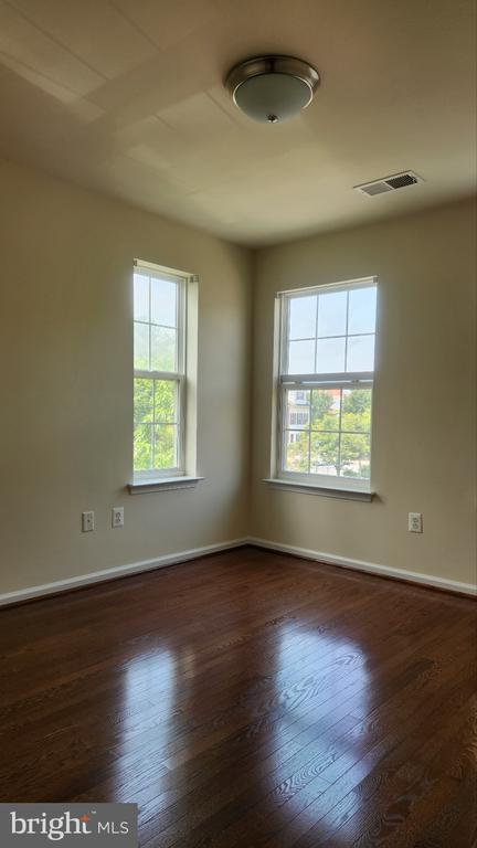 Building Photo - 23236 Roberts Tavern Dr