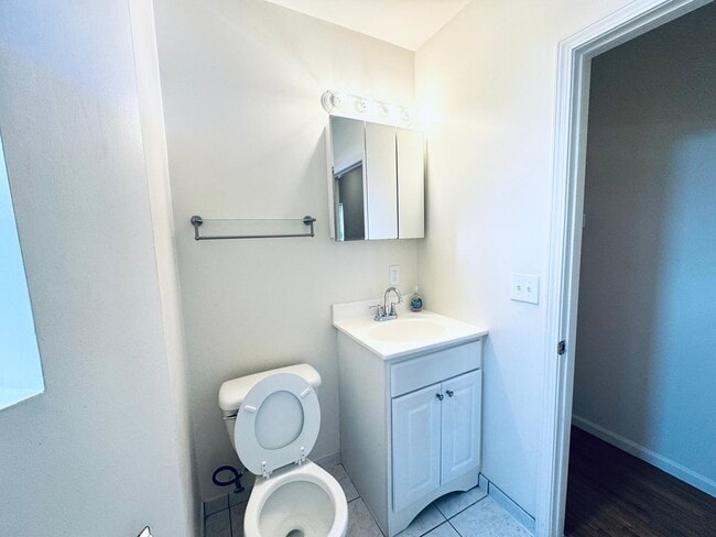 Building Photo - 214 Warren St