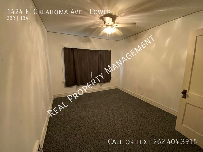 Building Photo - Recently Updated 2 Bedroom Lower Duplex