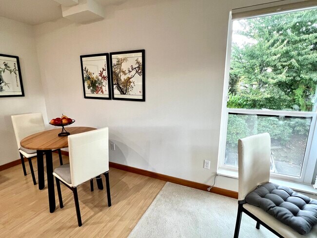 Eat-in Kitchen Dining - 504 Holly Dr