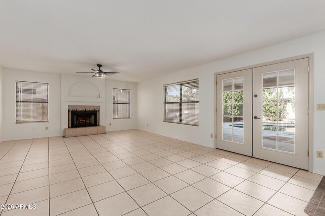 Building Photo - 4334 W Behrend Dr