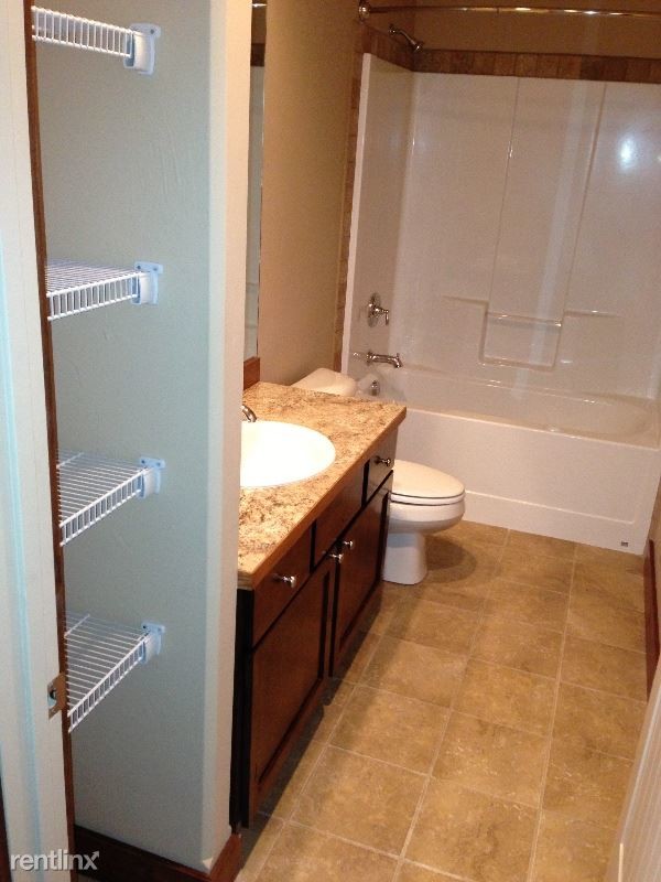 Building Photo - 2 br, 1 bath Condo - 2890 Overlook Blvd
