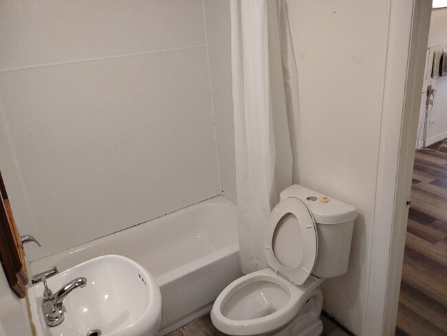 Building Photo - 1018 June Terrace