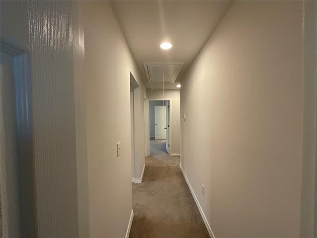 Building Photo - 7601 Albany Dr