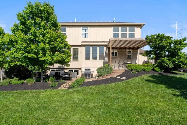 Building Photo - 1324 NE Country Ln