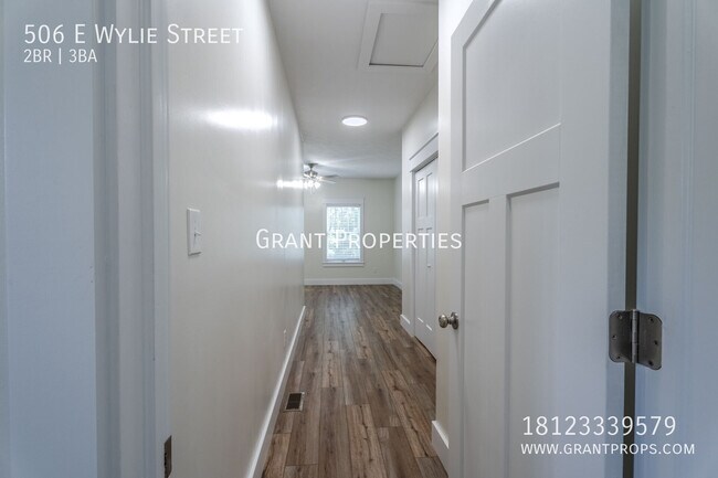 Building Photo - 506 E Wylie St