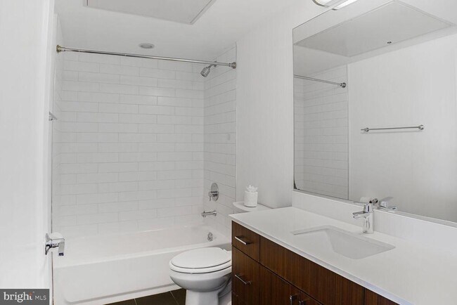 Building Photo - 1111 Orren St NE