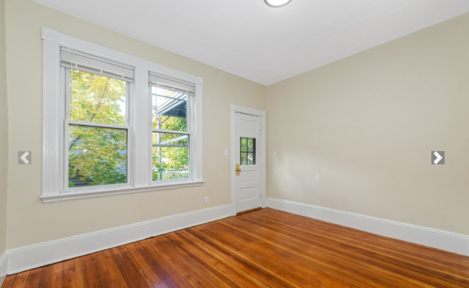 Building Photo - 42 Brackett St