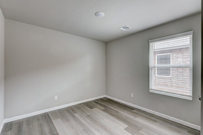 Building Photo - Brand New 4 Bed For Lease in Sara Park