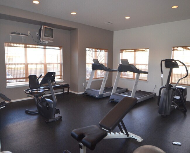 Building Photo - Spacious Pet Friendly 2bd/2ba Condo with Garage!