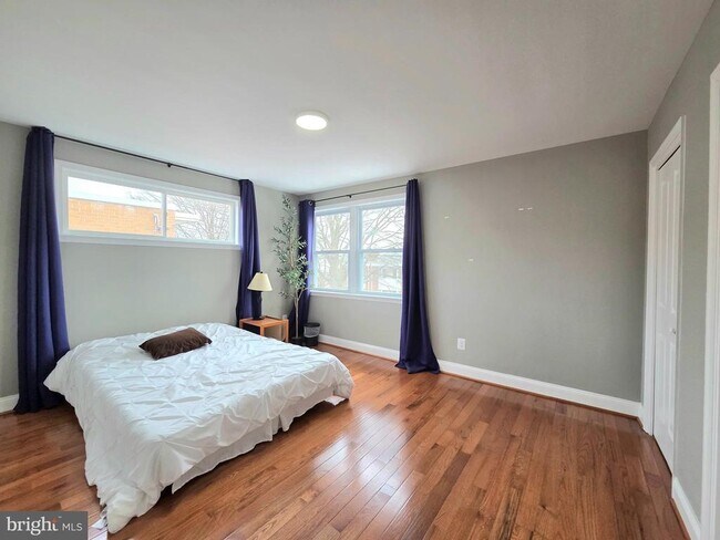 Building Photo - 5206 12th St NE