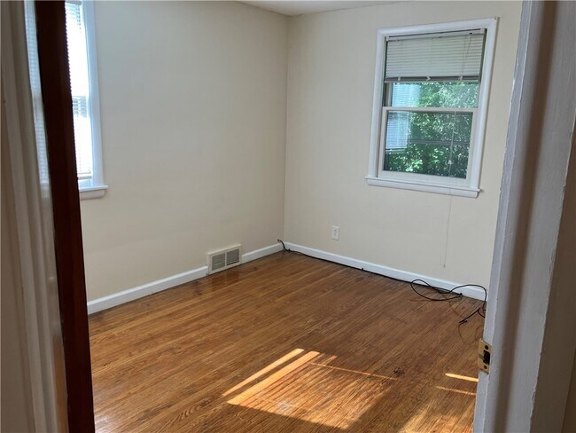 Building Photo - 50 Golf Ave