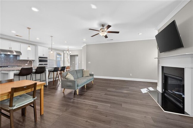 Building Photo - 1020 River Park Dr