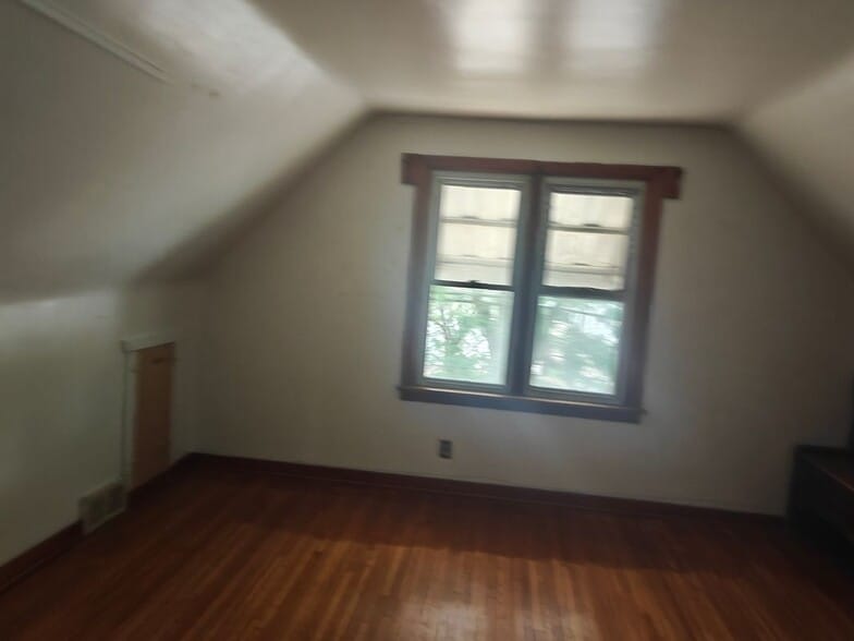 Building Photo - 1302 Walden Ave