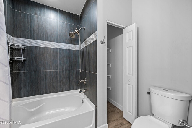 Building Photo - 1013 E Odeum Ln