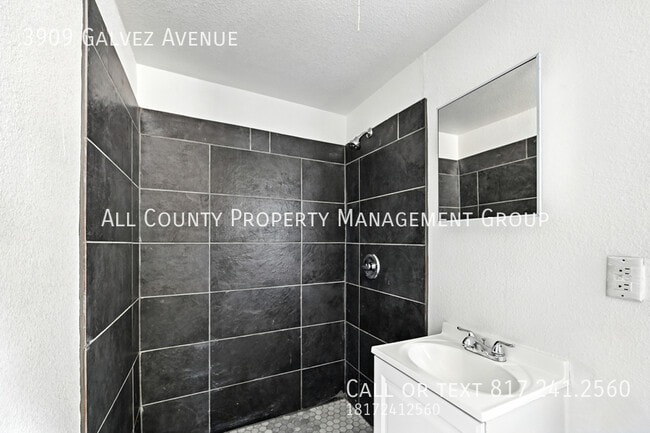 Building Photo - 3909 Galvez Ave