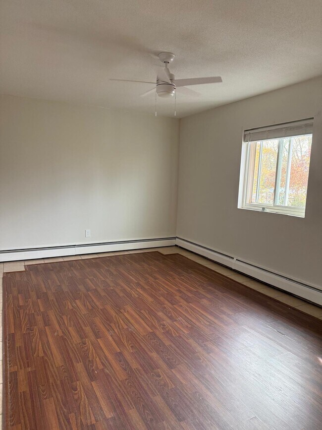 Building Photo - 94 Cowesett Ave