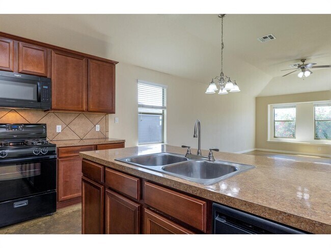 Building Photo - 4504 Halliday Ave