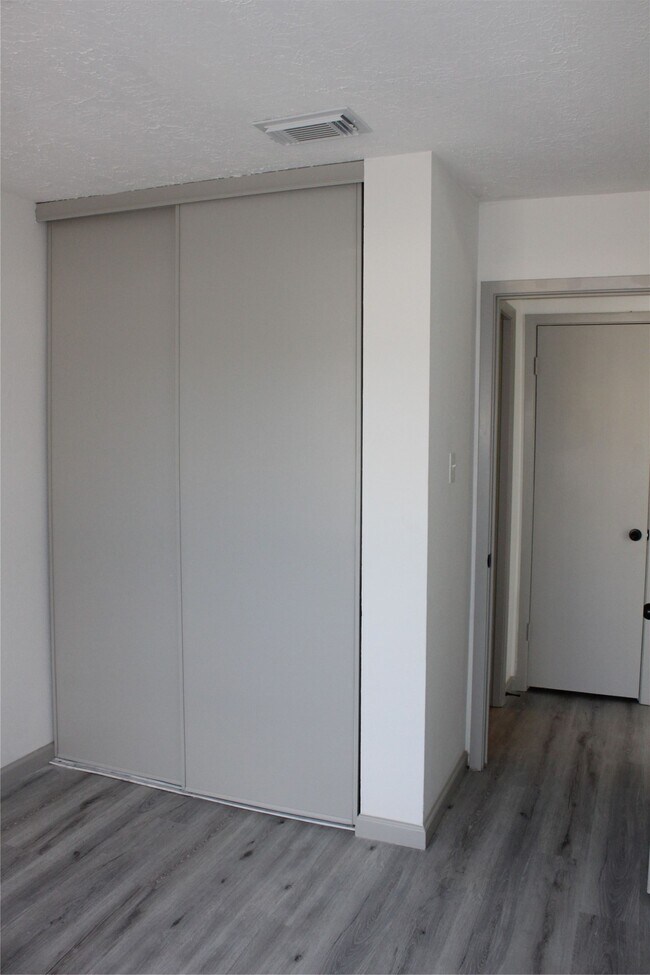 Building Photo - 9211 Golden Meadow Dr