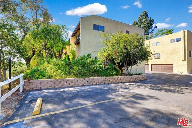 Building Photo - 9634 Via Rimini