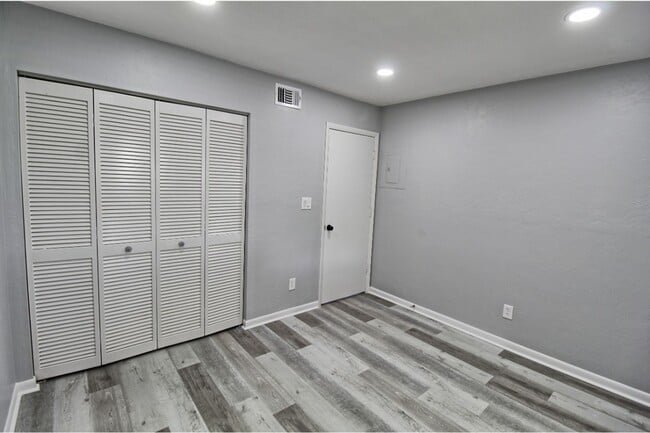 Building Photo - Gorgeous New Remodel! Pine Haven Condo in Bonita Springs!