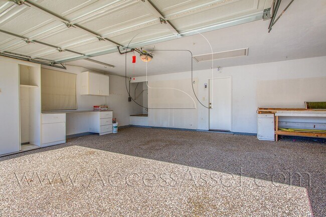 Building Photo - 40025 Athena Ln