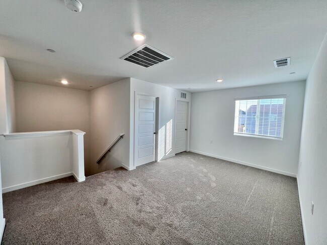 Building Photo - $3,500 Ashlan & Highland, 5 Bedroom House ...