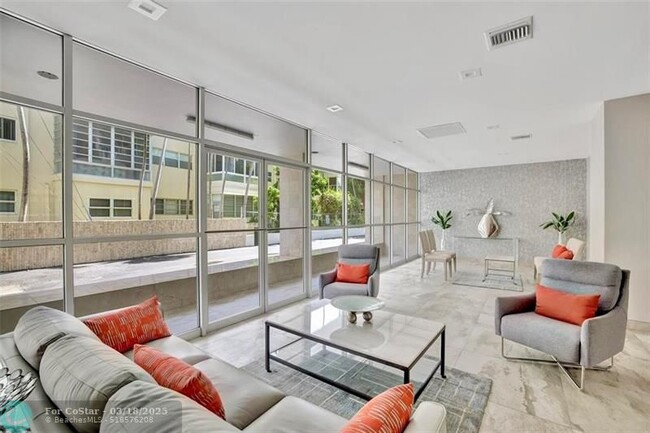 Building Photo - 3113 S Ocean Dr