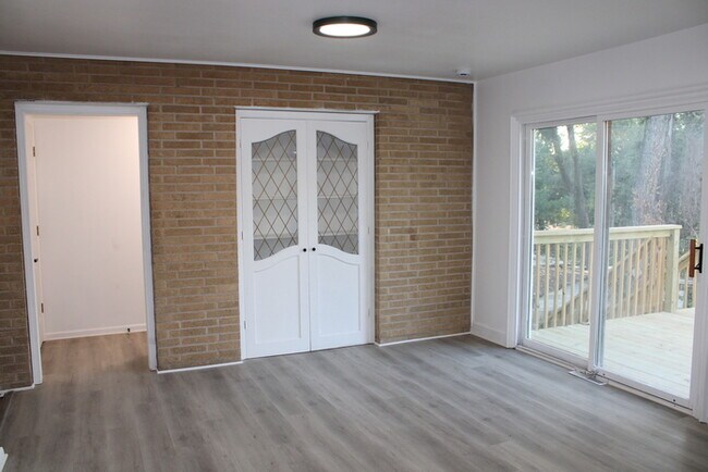 Building Photo - 4 Bedroom and 3 full bath home in Kansas C...