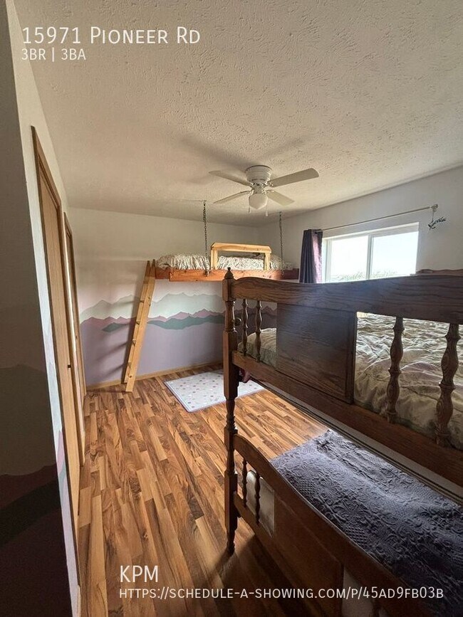 Building Photo - 15971 Pioneer Rd