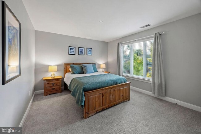 Building Photo - 900 Valencia Ct