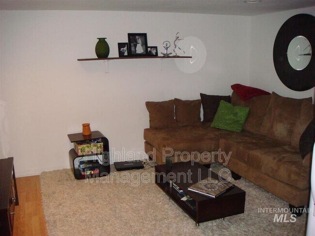 Building Photo - 617 Taylor Ave