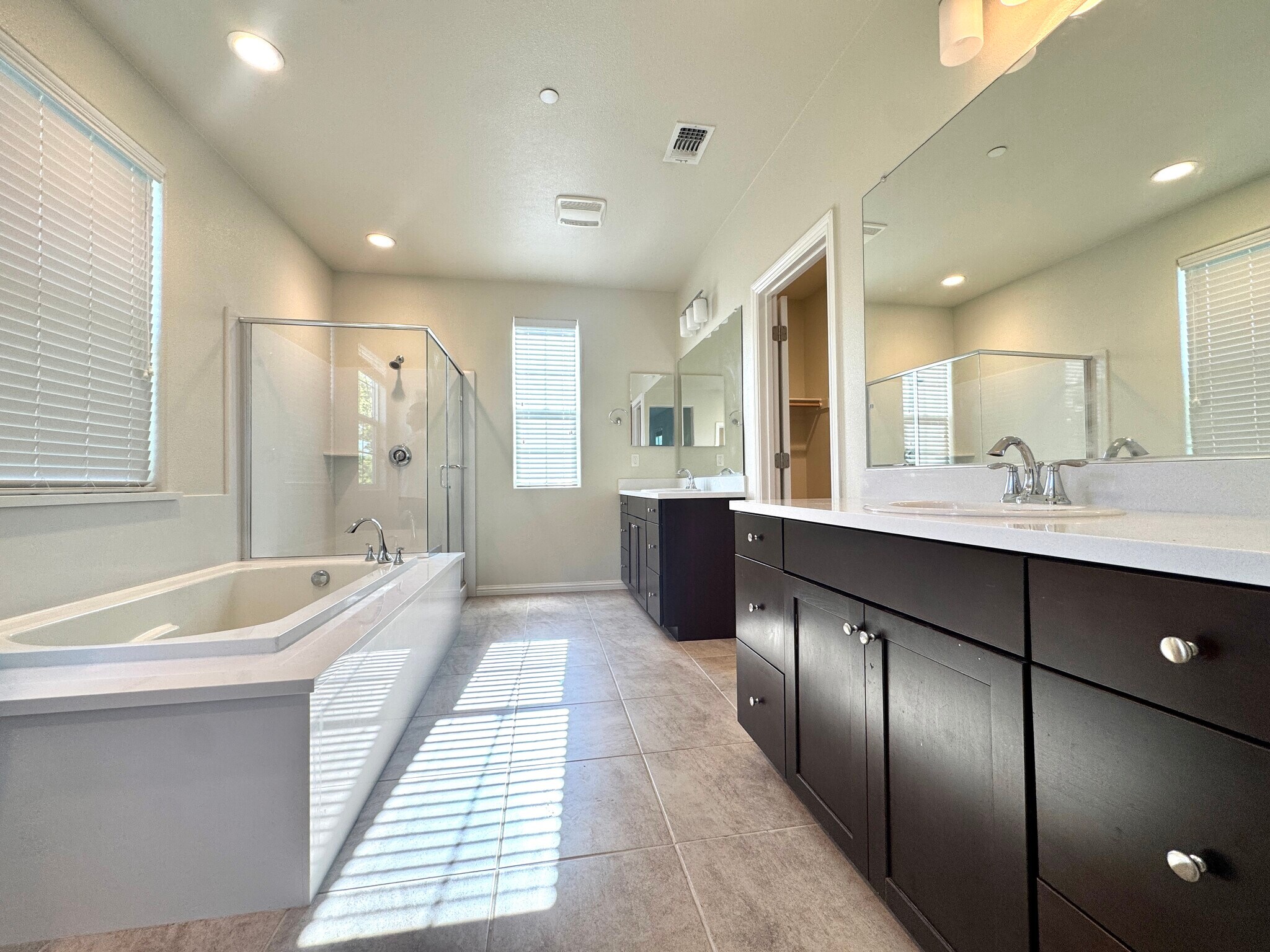 Building Photo - 2616 Admiral Cir