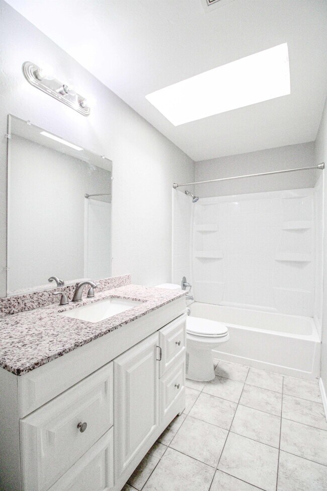 Building Photo - 8900 N Shannon Ave