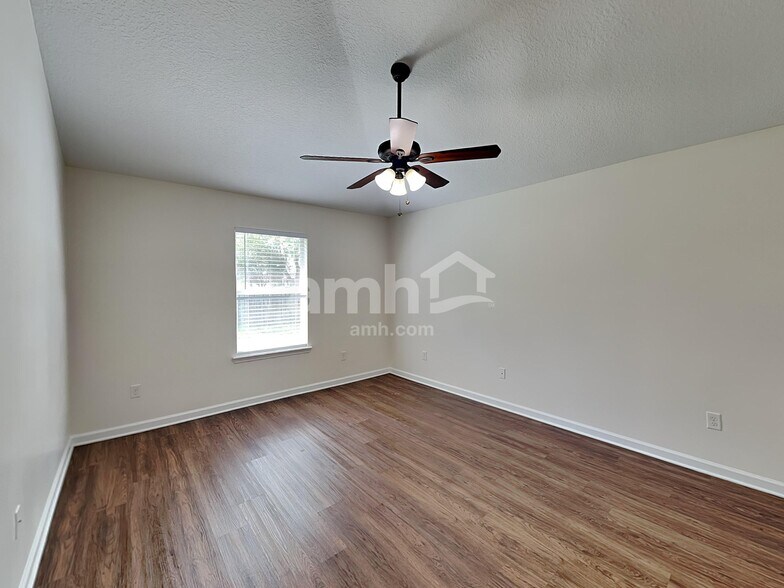 Building Photo - 351 N Twin Maple Rd