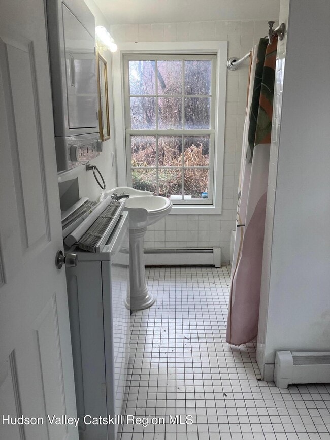 Building Photo - 133 N Rd