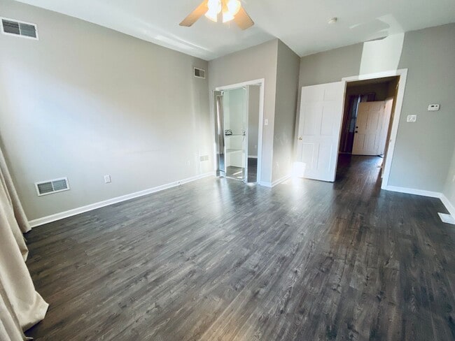 Building Photo - 109 S 13th St