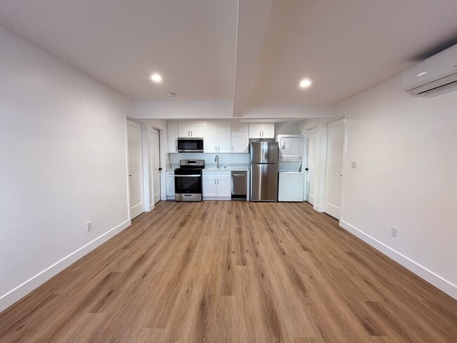 Interior Photo - 221 Sheldon St