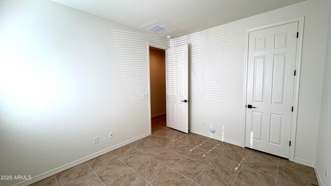 Building Photo - 5602 W Mauna Loa Ln