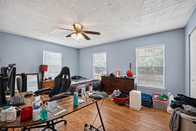 Building Photo - 15927 Eastcape Dr