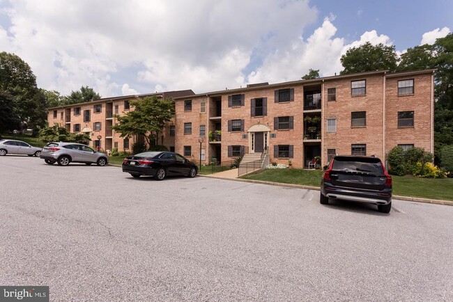 Building Photo - 3218 Valley Dr