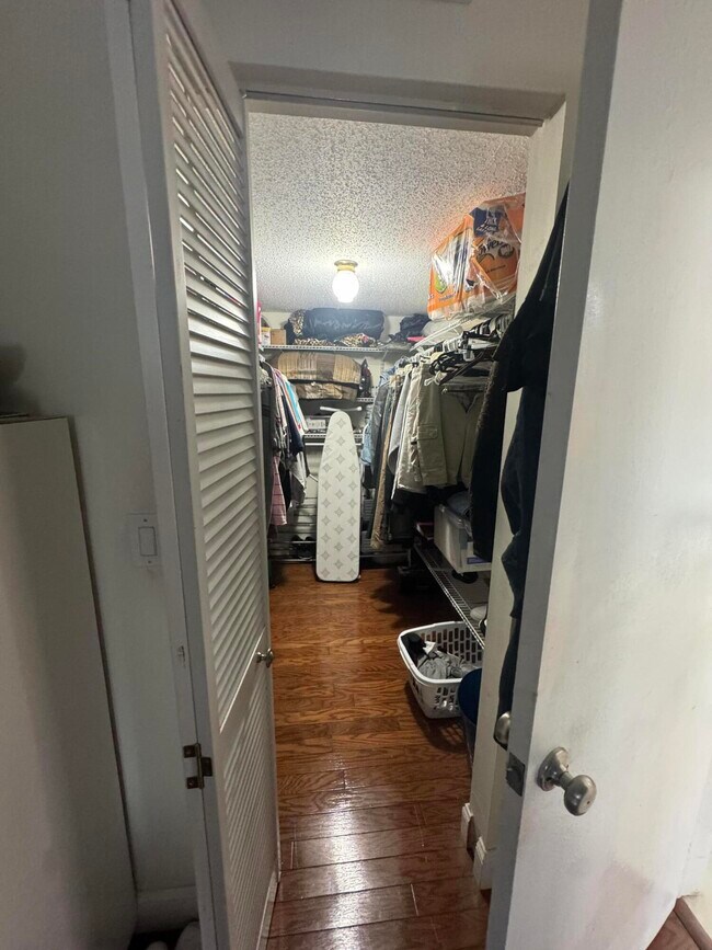 Building Photo - 725 Lori Dr