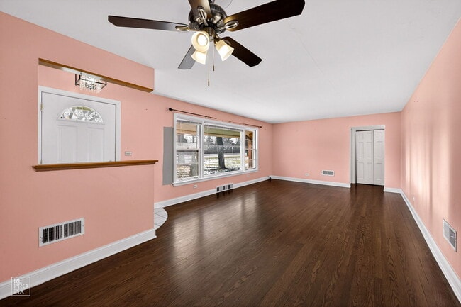 Building Photo - 304 E Golf Rd