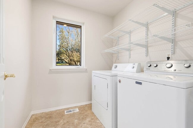 Building Photo - 824 Chelan Pl NE